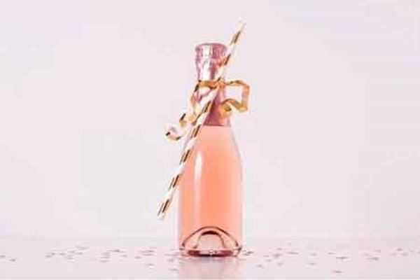 1806223 Mini Champagne Bottle Mock Up Bundle 2425275 Freepsdvn